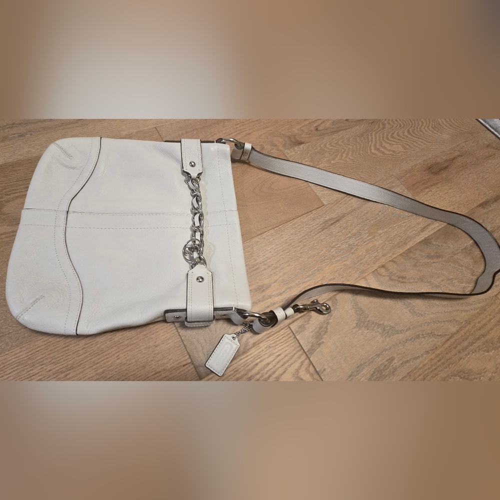 Vintage Coach White Bag with Chain Detail - Picture 8 of 8
